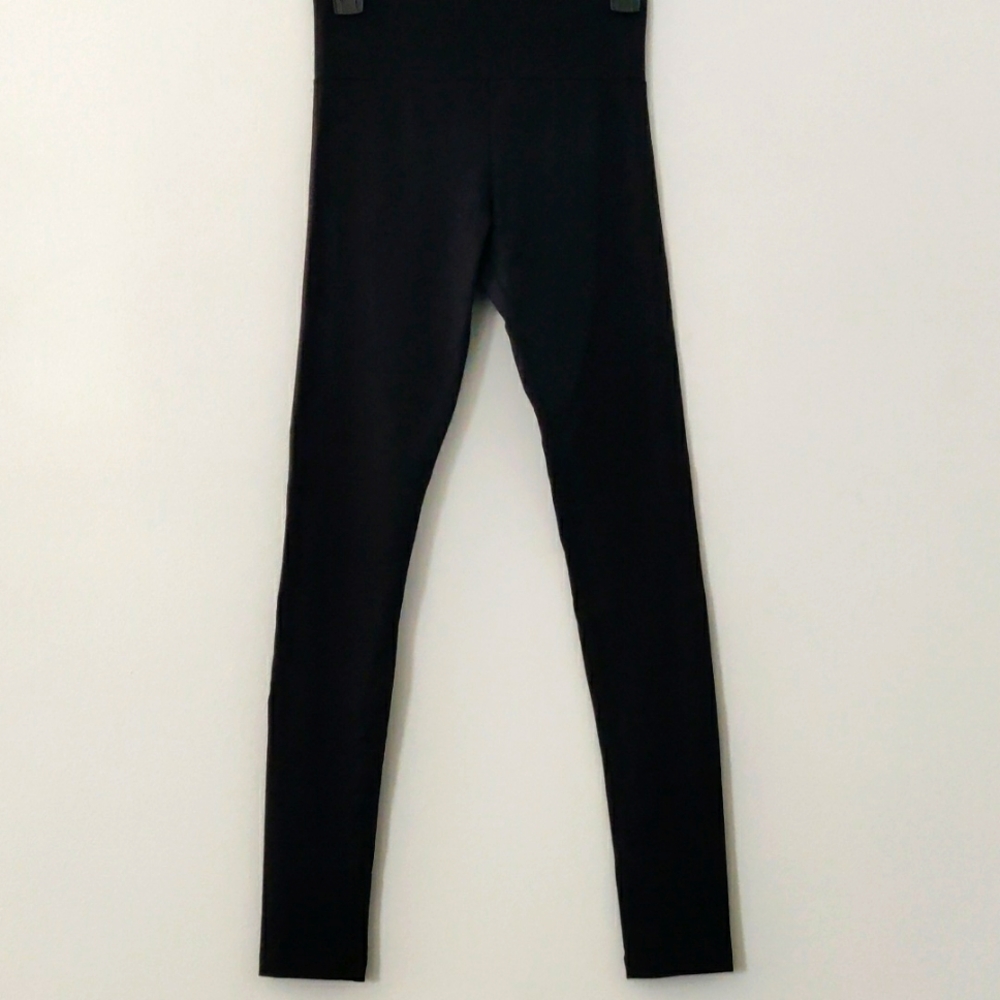 Black leggings size small